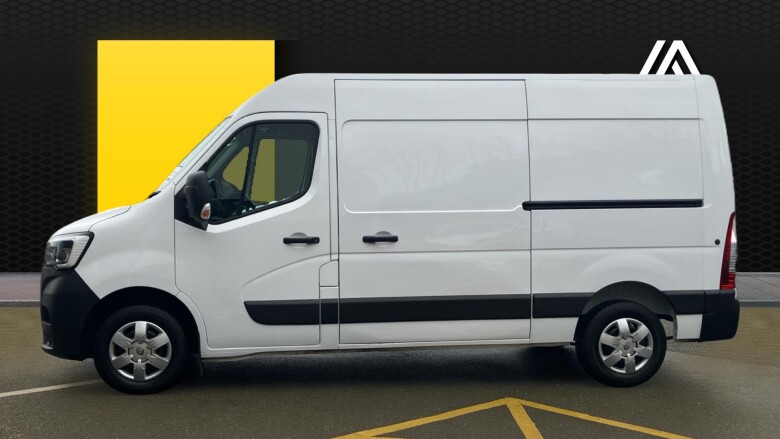 Renault Master Mwb Diesel Fwd MM35dCi 135 Business+ Medium Roof Van